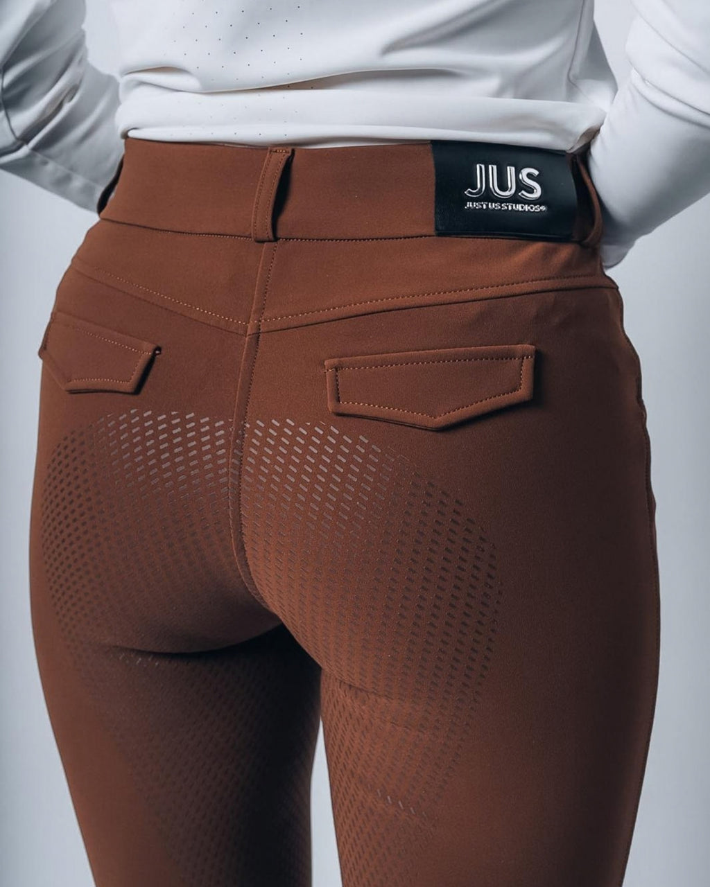Winners Breeches Espresso, Vorderansicht || Wenige, verstärkte Nähte für hohe Haltbarkeit