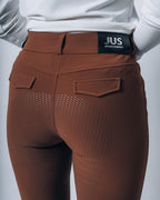Winners Breeches Espresso, Vorderansicht || Wenige, verstärkte Nähte für hohe Haltbarkeit