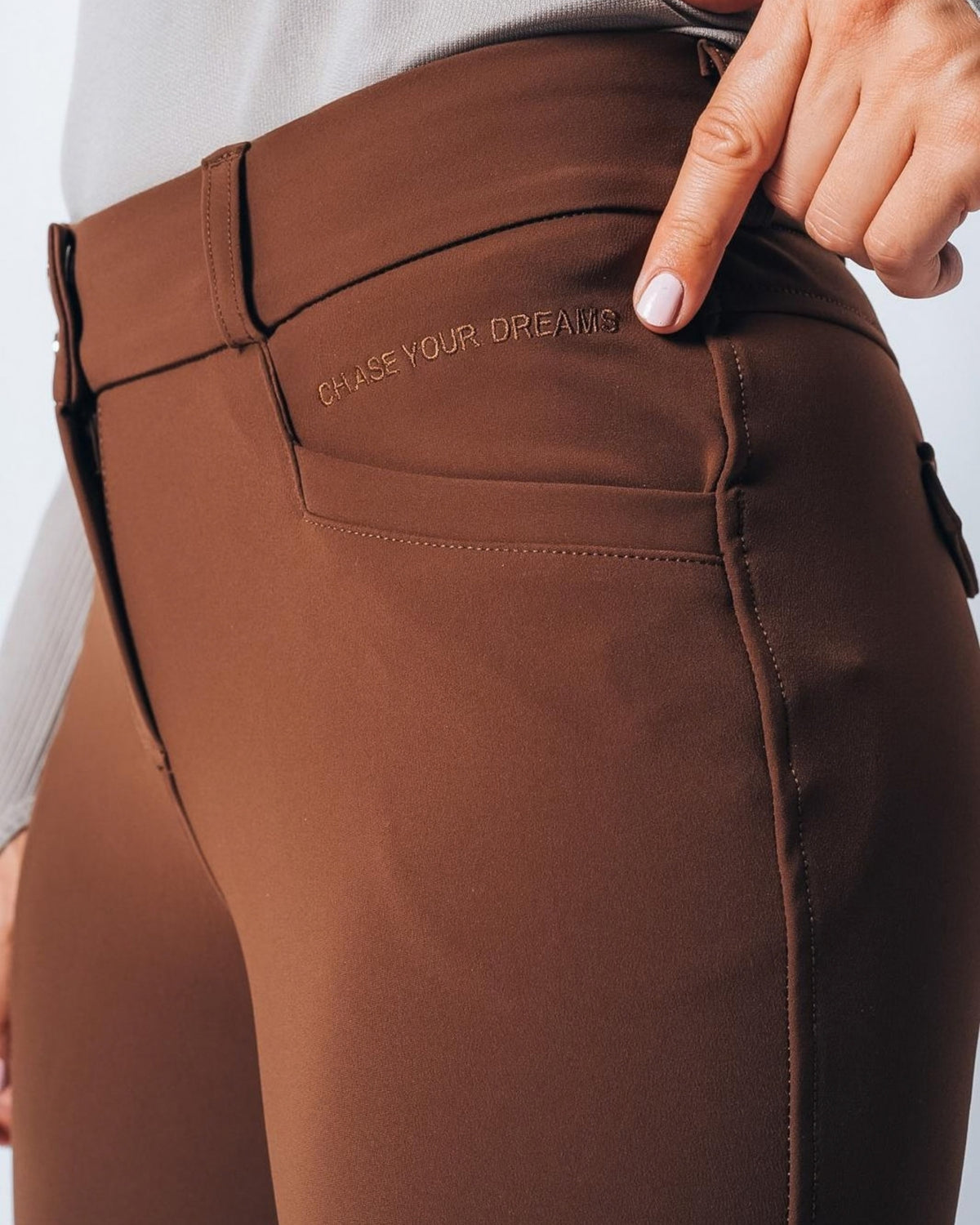 Winners Breeches Espresso, Vorderansicht || Flexible, haltbare Vordertaschen fürs Handy