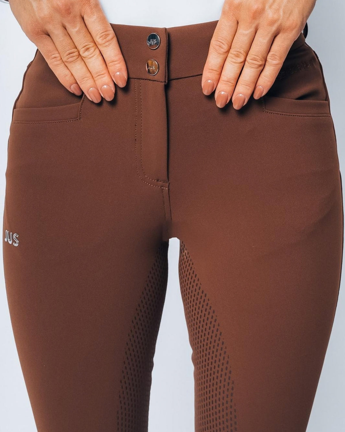 Winners Breeches Espresso, Vorderansicht || Weicher, formender Bund mit leichtem Innen-Grip
